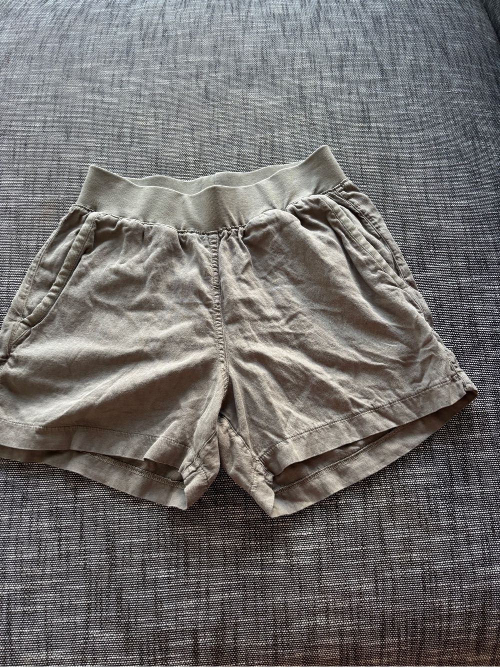 Faherty Arlie Day Shorts Surplus Green - Small